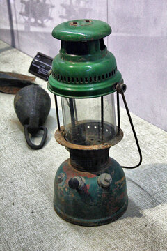 老式煤油灯