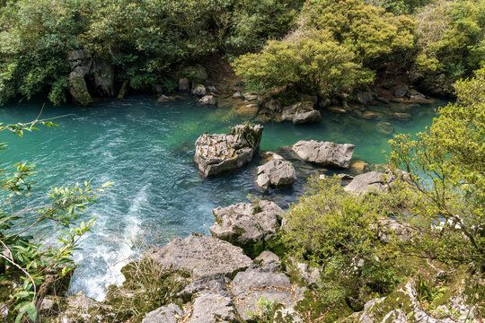 一潭清泉