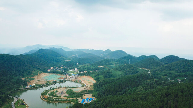 山间湖泊