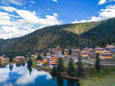 航拍川西措卡湖风景