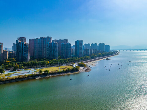 杭州钱塘江大桥与城市风光