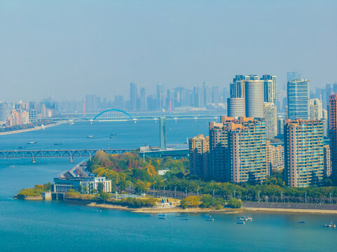 航拍下的杭州钱塘江畔城市风光