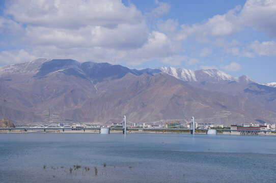 拉萨河山水印象