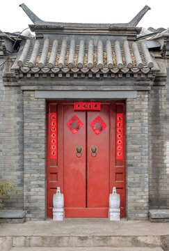 北京四合院红漆大门