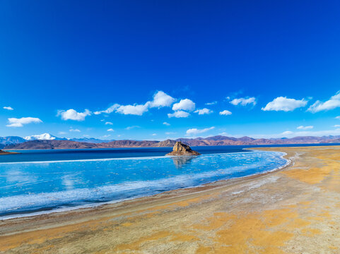 西藏山南羊湖自然风光