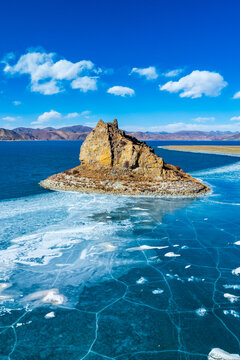 西藏山南冰湖风光