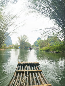 遇龙河竹筏风景