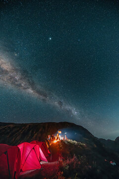 林贾尼火山营地星空