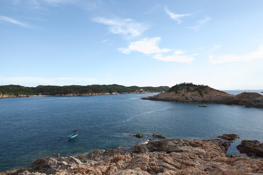 海岛海湾小船