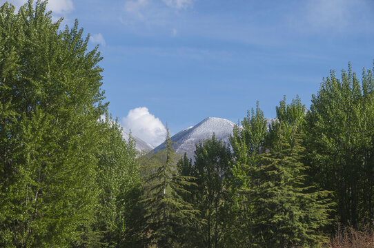 青藏高原拉萨雪山风光