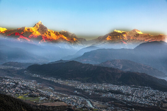 日照金山