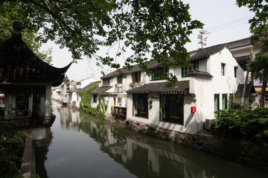 小桥流水边的老房子咖啡馆