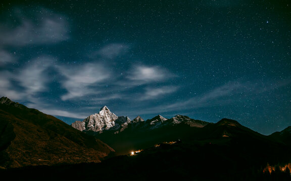 四川川西四姑娘山夜晚漫天星空