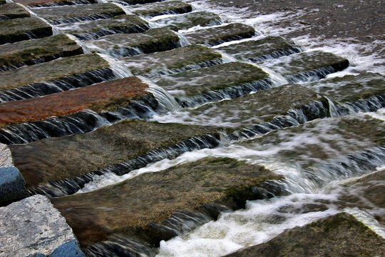 漠河老槽河石阶水流