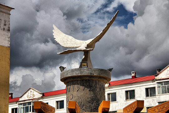 漠河城市白鸽雕塑