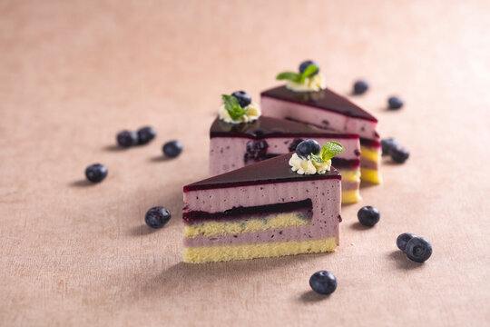 蓝莓切块蛋糕