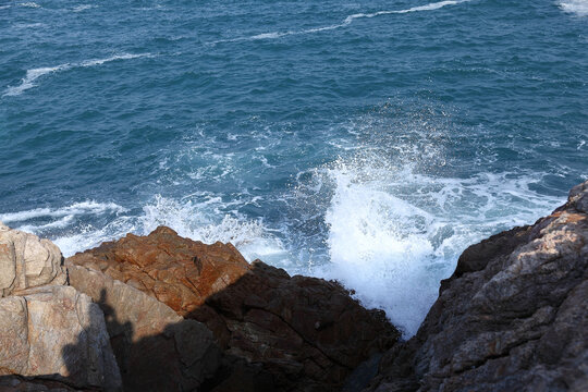 海浪礁石