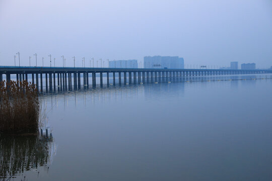 九江城市湖景