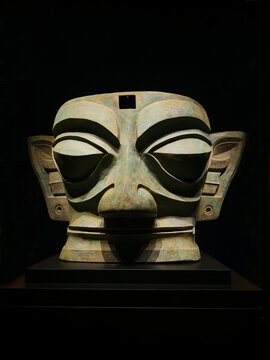 商代后期青铜面具