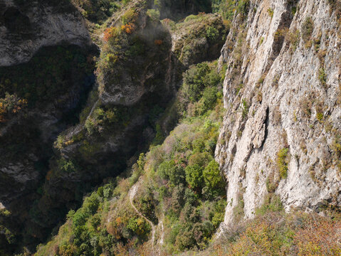 悬崖峭壁