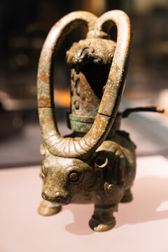 南京博物院青铜器展品特写