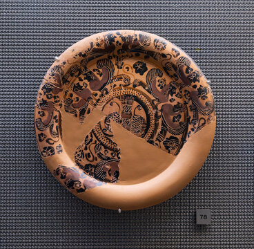古希腊鸟纹陶盘