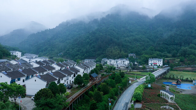 绿色生态的十堰堵河流域乡村