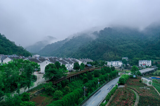 绿色生态的十堰堵河流域乡村