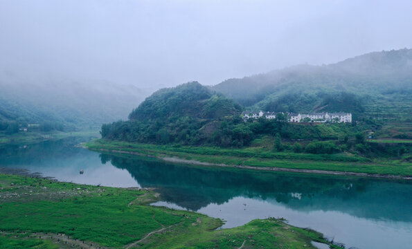 绿色生态的十堰堵河流域