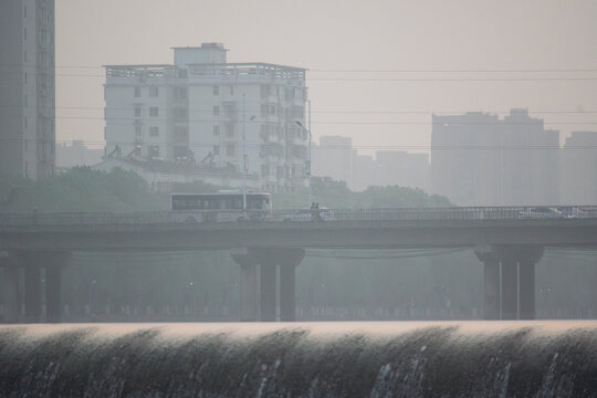 河堤水坝