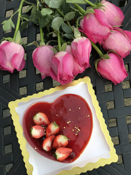 草莓爱心蛋糕