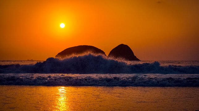 浪茄湾金色傍晚夕阳