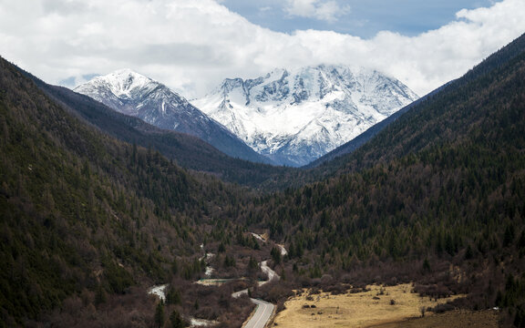 雅拉雪山