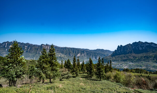 远眺长江三峡峡湾