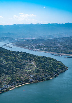 远眺长江三峡峡湾