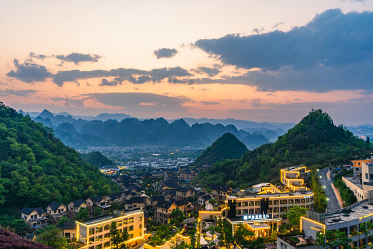 万峰林城镇日落美景