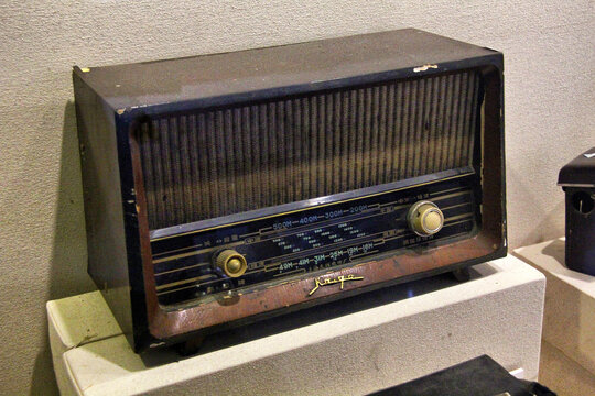 老式怀旧收音机
