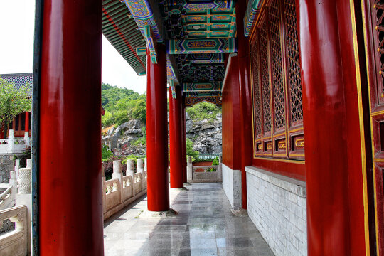 天门山寺中式建筑走廊