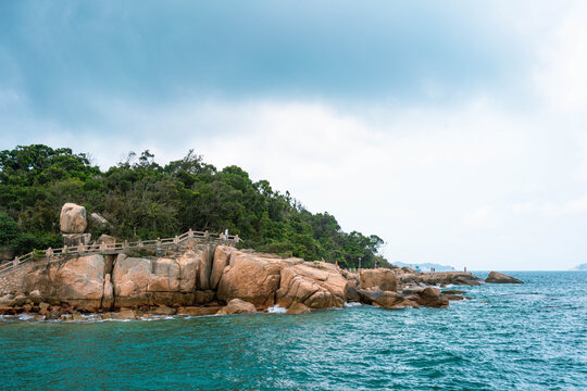 海边礁石海岛观景