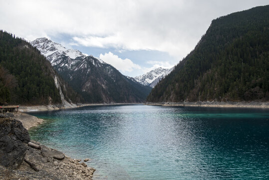 九寨沟长海彩池雪山风光