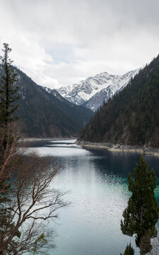 九寨沟长海彩池雪山风光