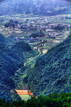 天门山俯瞰村庄