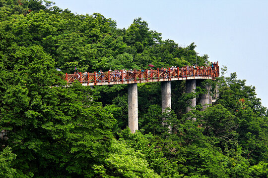 天门山栈道远眺