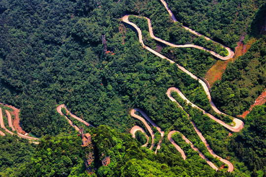 张家界天门山盘山公路