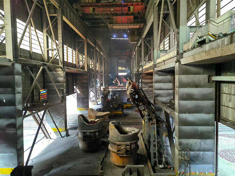 钢铁厂房