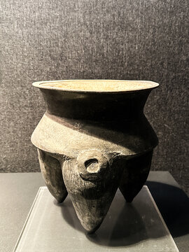 龙山文化时期黑陶鬲