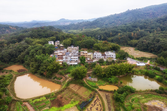 韶关丹霞大道小山村山间公路