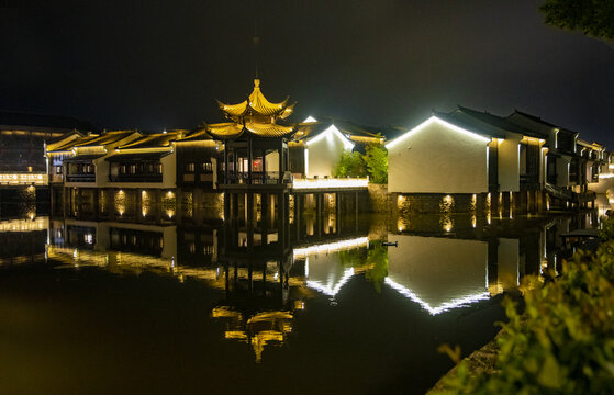 江南古镇建筑夜景