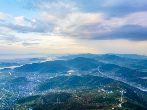 宁波东方大港与总台山风车