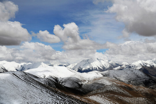 云中雪山